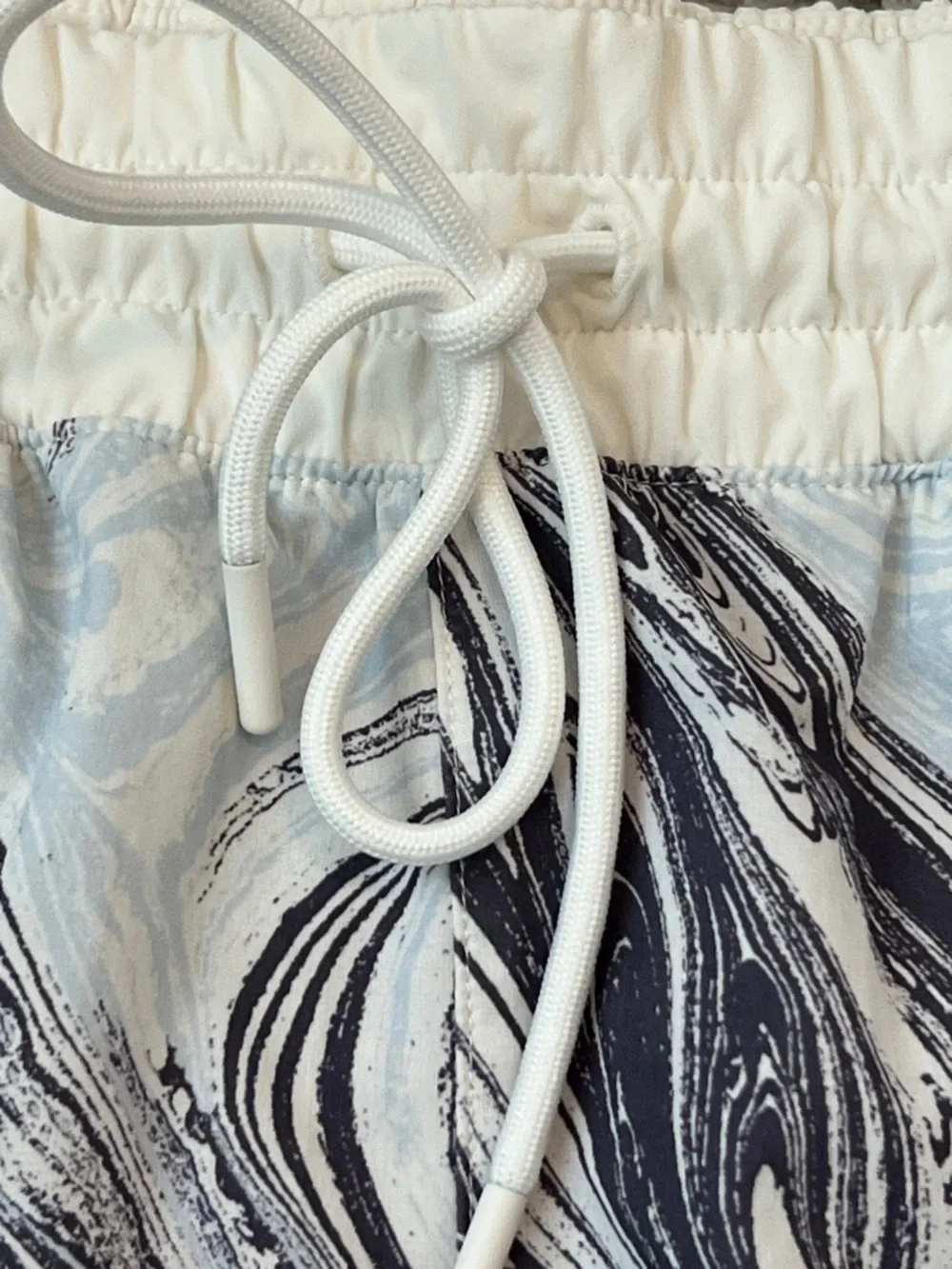 Athleta Marble Swirl Shorts XS Athletic Running‎ Pull On Activewear Pockets Gym